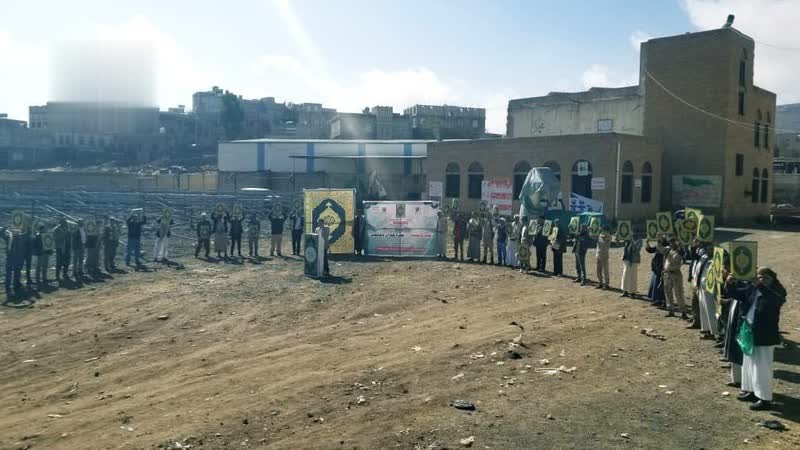 مؤسسة المياه في يريم تنظم وقفة احتجاجية تنديدّا بالإساءة للمصحف الشريف