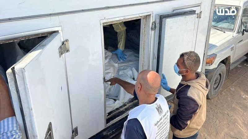 الأدلة الجنائية في غزة:انتشال جثامين الشهداء من المقابر المؤقتة وتوثيقها