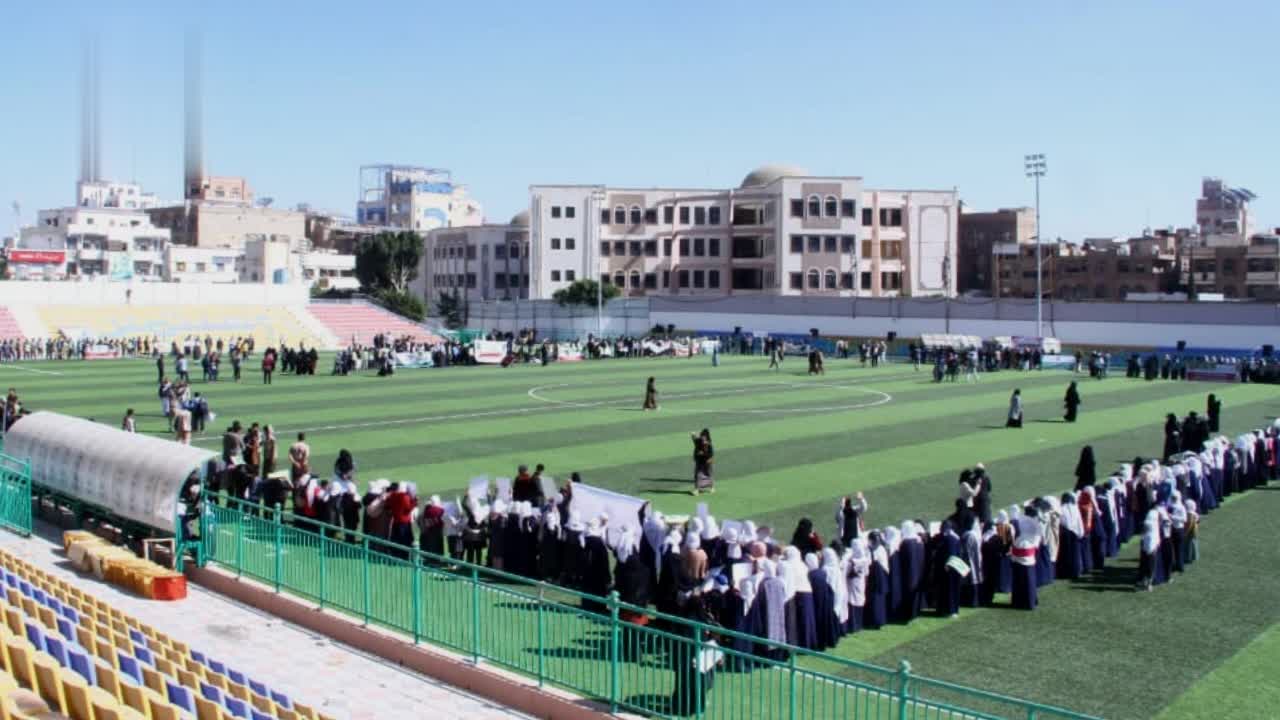 ذوو الإعاقة ينظمون وقفة احتجاجية تنديدًا بالإساءة الأمريكية للقرآن الكريم