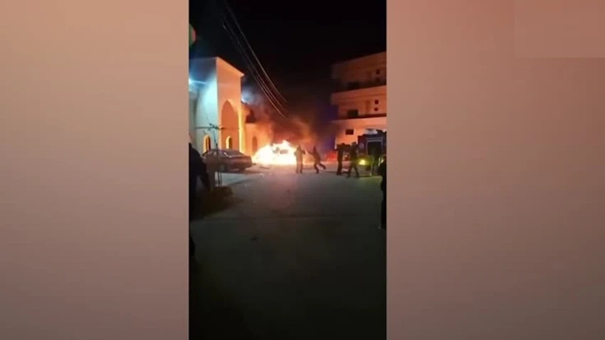 العدو الاسرائيلي يواصل انتهاكاته للسيادة اللبنانية ويفجر مبنى وسط بلدة كفركلا في جنوب لبنان