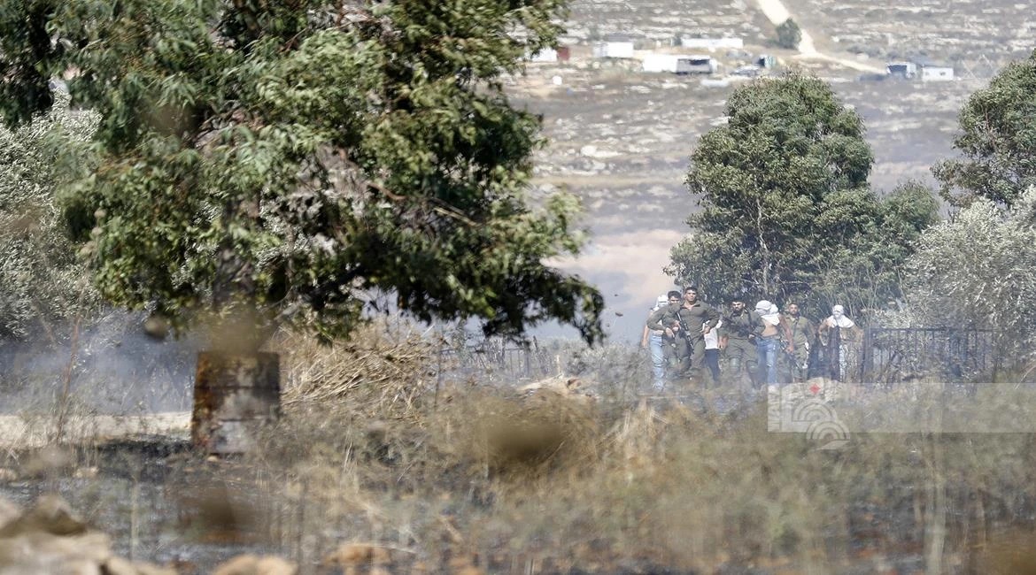 مستوطنون يقتحمون ترمسعيا ويعتدون على ممتلكات الفلسطينيين شمال رام الله