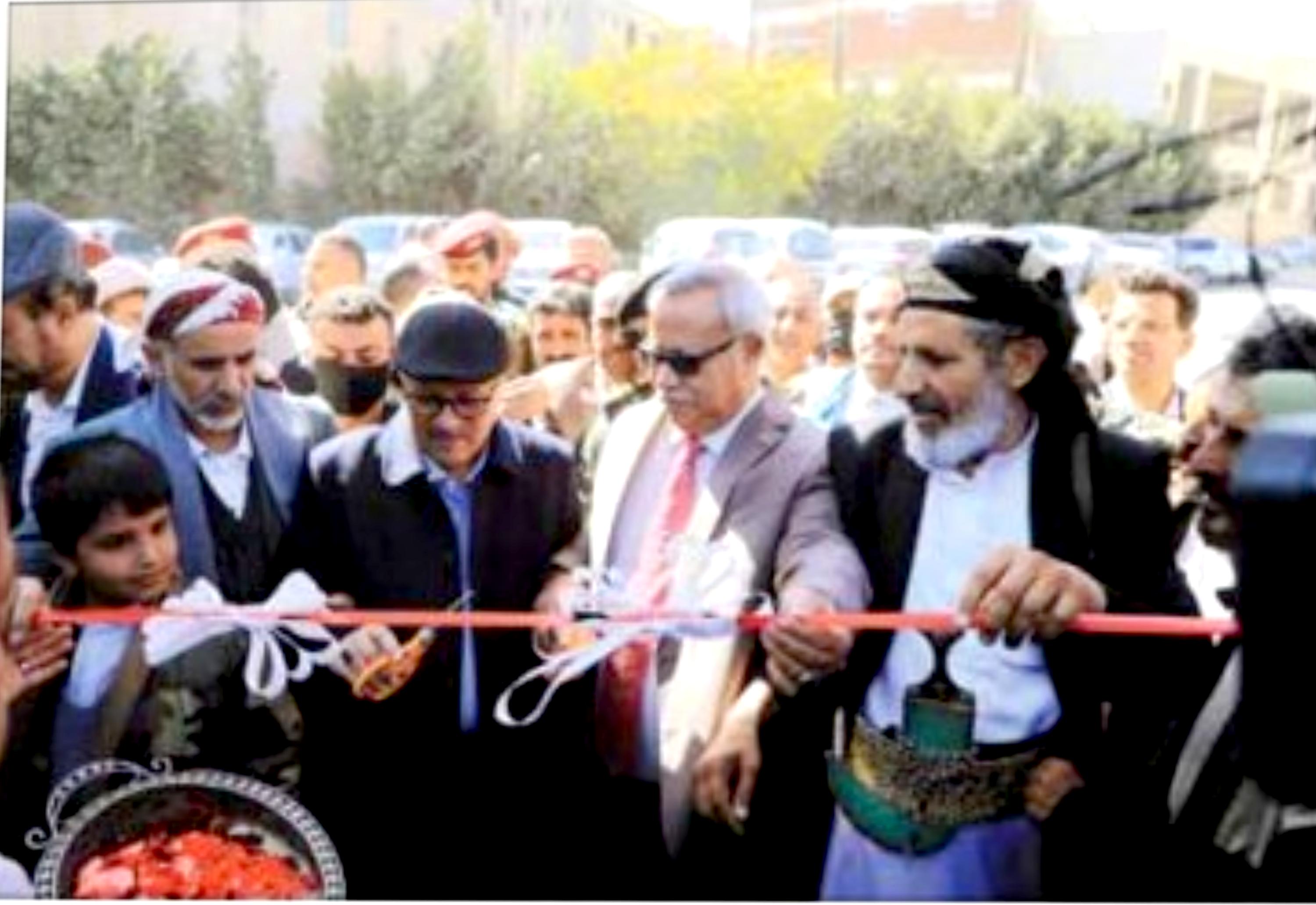 بن حبتور يؤكد أهمية تطوير الأنشطة العلمية والبحثية المتصلة بإنتاج وتسويق العسل اليمني محليًا ودوليًا