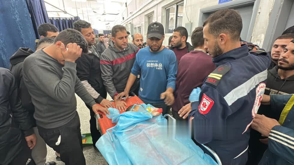 إصابة 3 فلسطينيين بنيران العدو الصهيوني جنوبي غزة