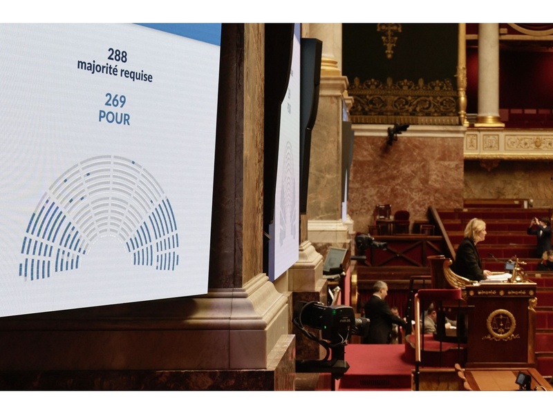 الحكومة الفرنسية تنجو من تصويتين لحجب الثقة في البرلمان