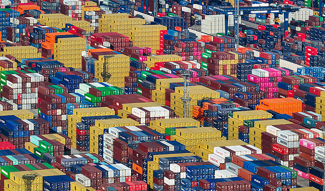 انخفاض الاستثمارات الأجنبية المباشر في الصين بنحو 10 % في 2025