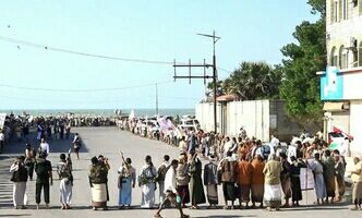 وقفة مسلحة لأبناء مديرية الحالي بالحديدة تندد بمخططات العدو في زعزعة أمن واستقرار المنطقة
