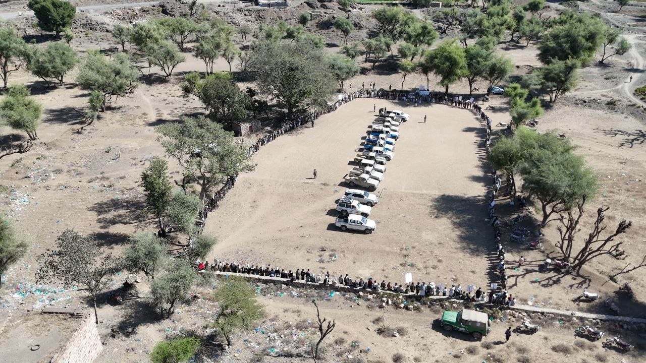 وقفة لقبائل شرعب الرونة تأكيدا على الجهوزية لمواجهة العدو