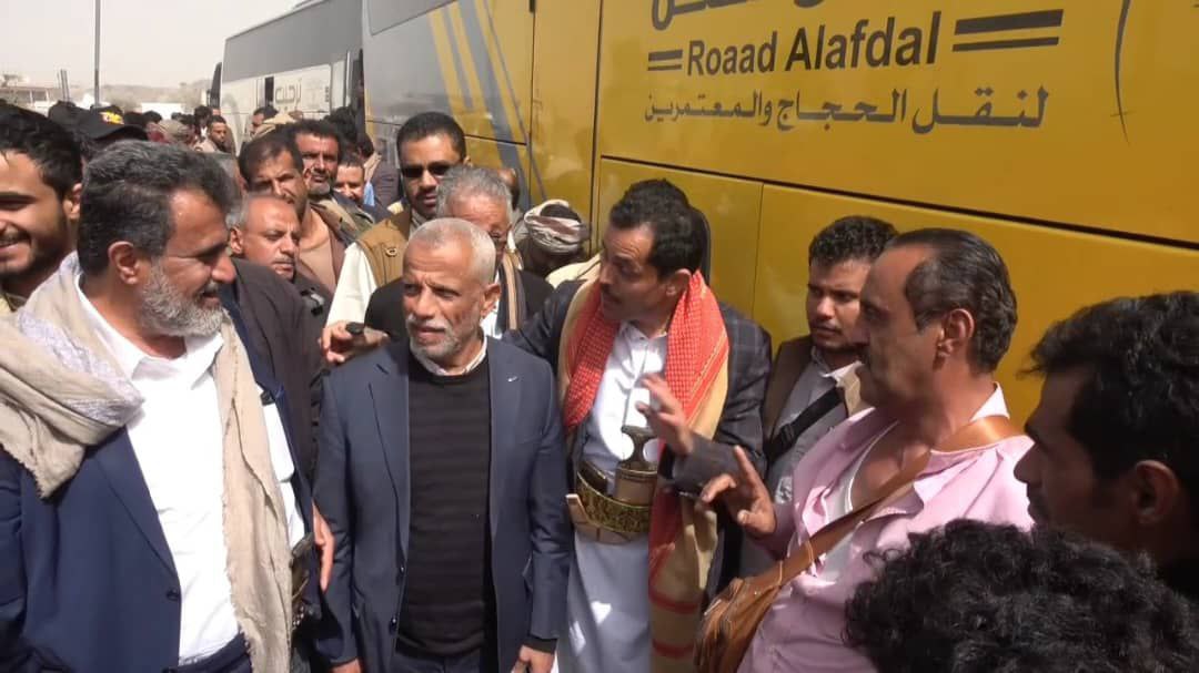 محافظ البيضاء يتفقد سير الأداء في مركز عفار الجمركي