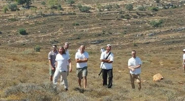 مستوطنون يعتدون على مركبات وأراضي الفلسطينيين في الضفة والقدس المحتلة