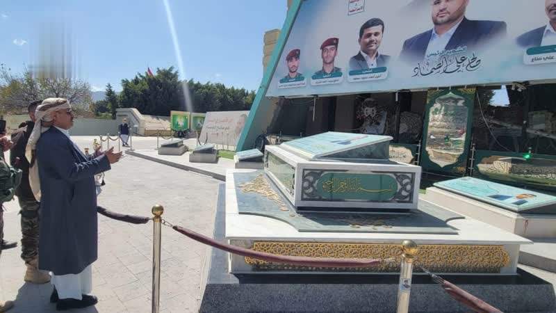 السامعي يزور أضرحة الشهداء الرئيس الصماد ورئيس الوزراء ورفاقه الوزراء