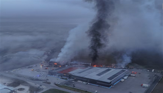 العثور على جثث 3 أشخاص بعد حريق في مصنع أغذية باليونان