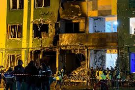 السلطات الروسية: مقتل شخص جراء سقوط شظية طائرة مسيرة على شقة في مدينة تفير