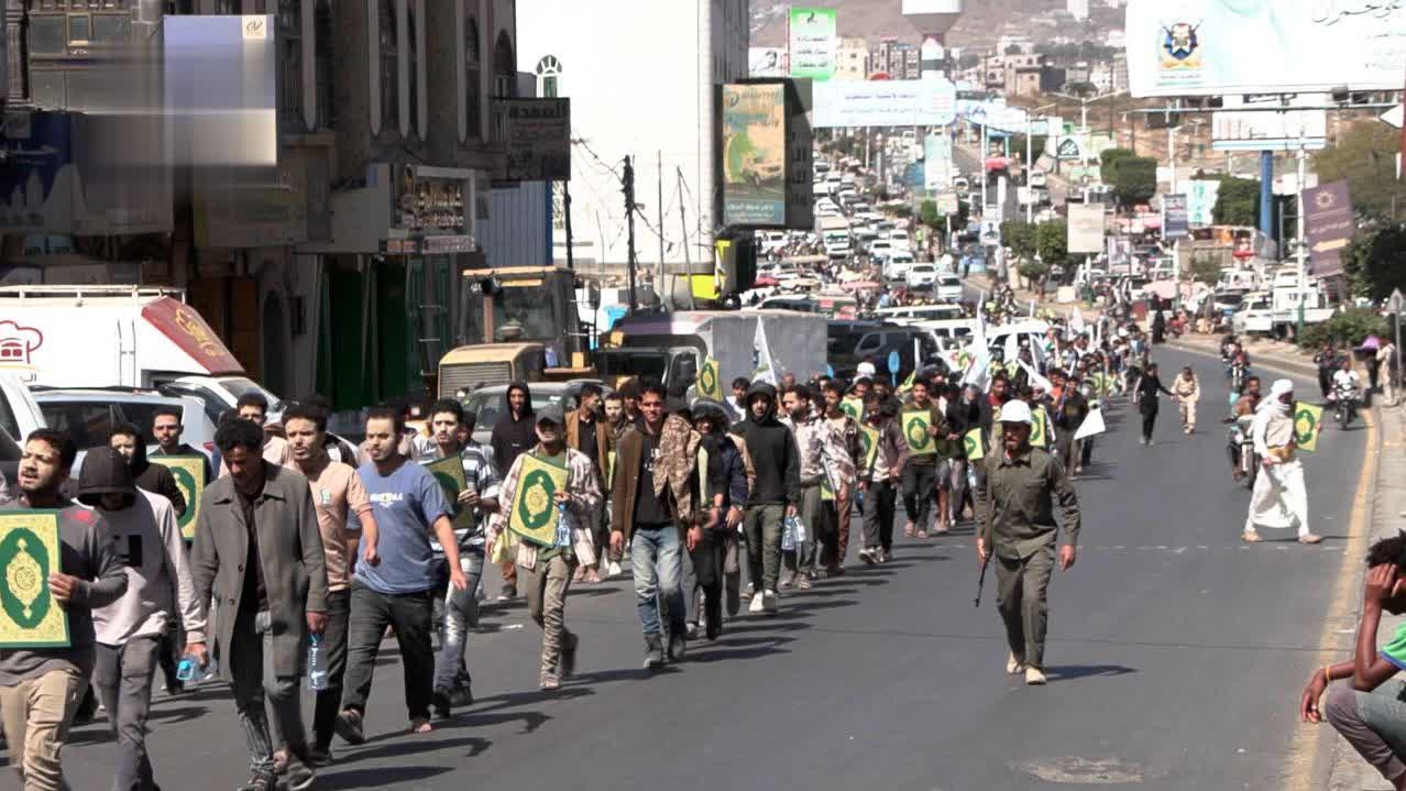 مسير لخريجي دورات التعبئة من طلاب الجامعات في إب