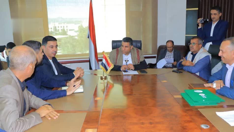 اجتماع لمناقشة آلية تعزيز الشراكة بين وزارة الكهرباء والمياه وجمعية العون المباشر الكويتية