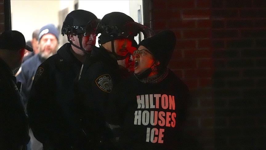 توقيف 18 شخصا في احتجاجات مناهضة لإدارة الهجرة الأمريكية