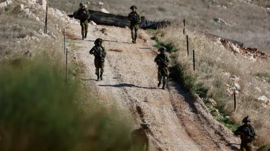 سوريا: دوي انفجارات في ريف القنيطرة وتحركات للعدو الإسرائيلي قرب خط وقف إطلاق النار