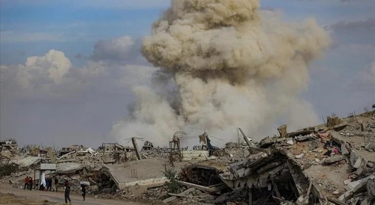 العدو الصهيوني يشن غارات مدفعية وجوية على المناطق الشرقية لقطاع غزة