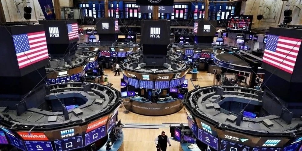 مؤشرات الأسهم في وول ستريت تغلق على تباين وسط عزوف عن المخاطرة
