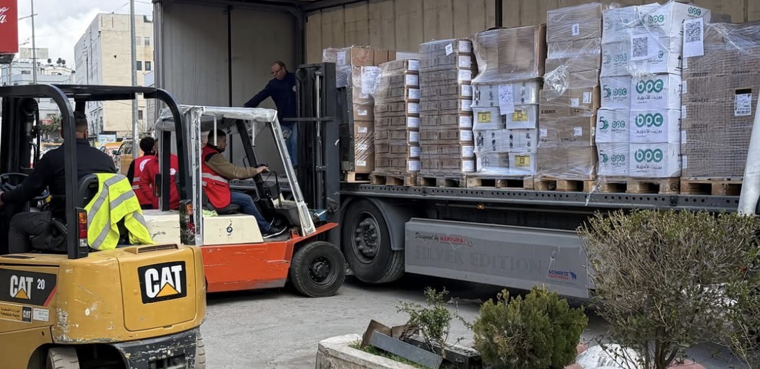 الهلال الأحمر الفلسطيني: 9 شاحنات محمّلة بأكثر من 3 ملايين وحدة دوائية تتجه إلى غزة
