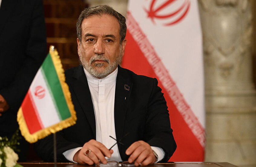 وزير الخارجية الإيراني: المحادثات النووية مع أمريكا ستُعقد الجمعة في مسقط