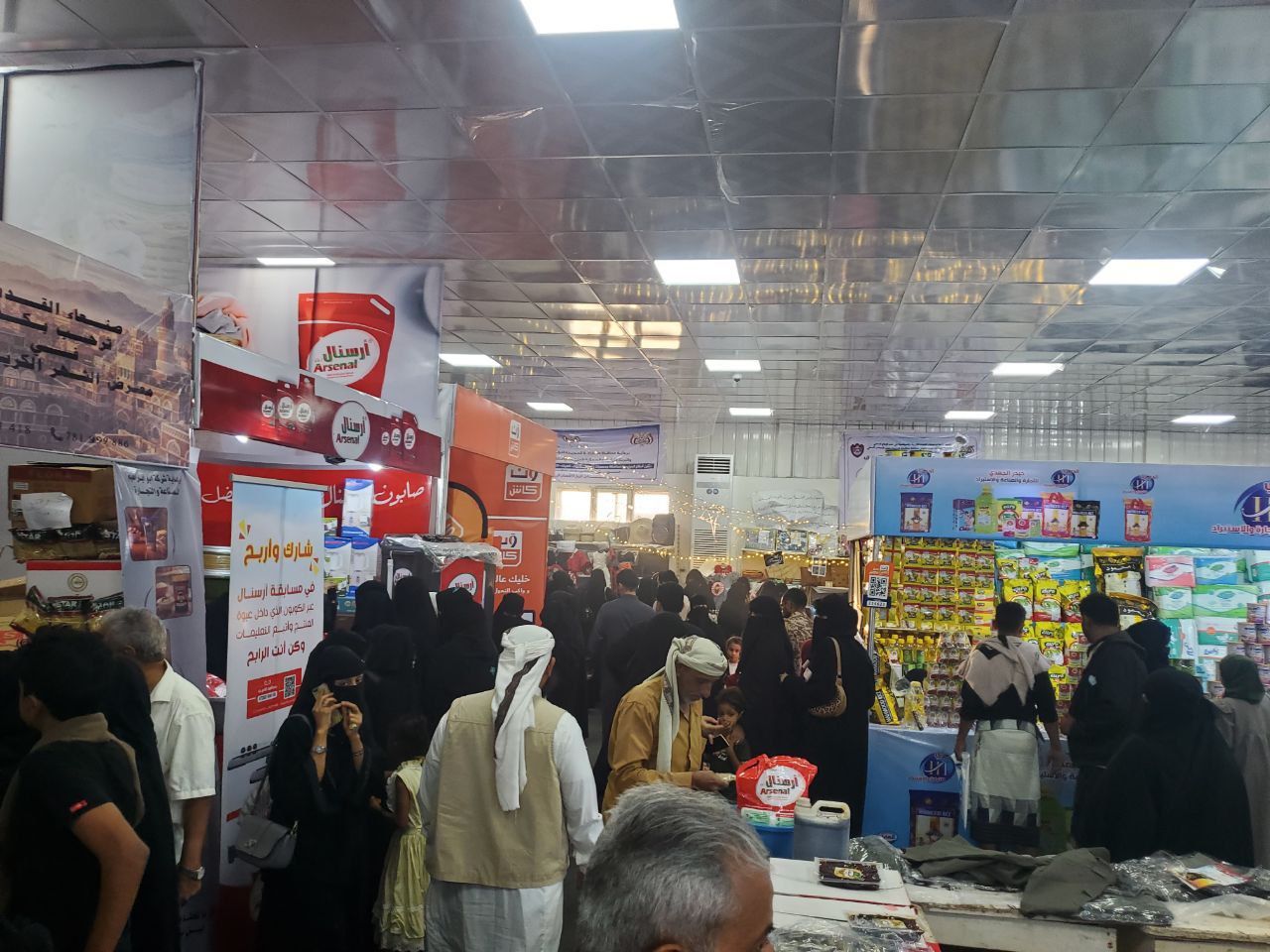 إقبال قياسي على معرض “الشهر الكريم” بالحديدة 