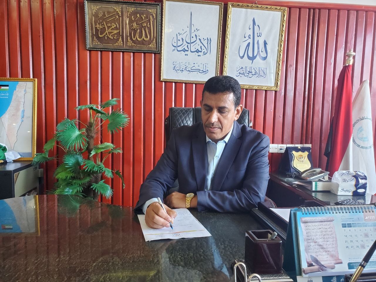 رئيس مؤسسة الثورة للصحافة يهنئ قائد الثورة والرئيس المشاط بحلول شهر رمضان المبارك