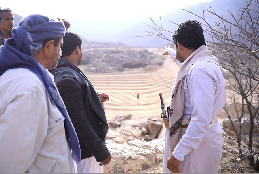 الاطلاع على سير تنفيذ مشاريع بناء الحواجز المائية في بكيل المير بحجة