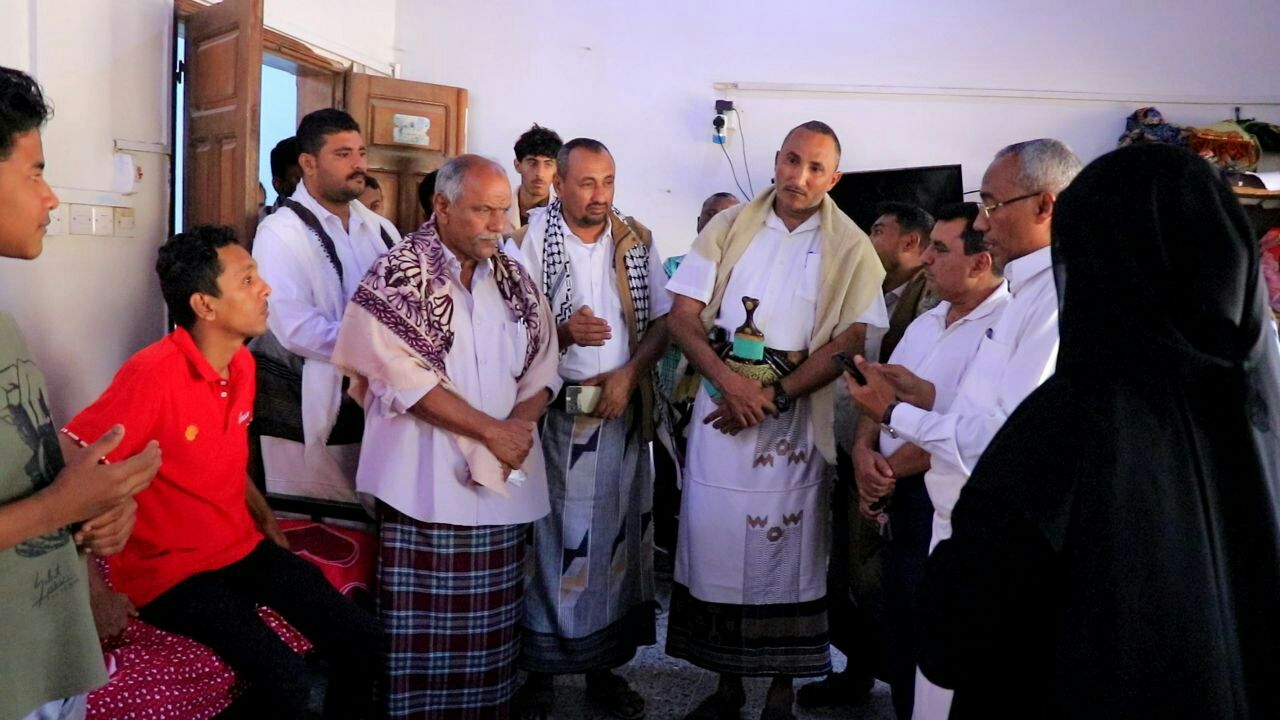 عطيفي يتفقد احتياجات نزلاء دور الأحداث والأيتام والعجزة في الحديدة 
