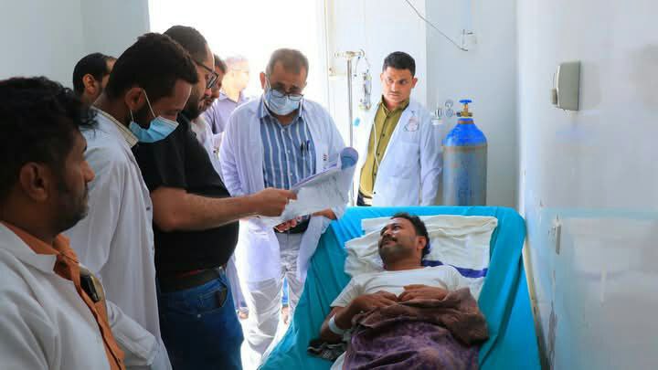 نجاح علاج مريض مصاب بمرض نادر في مستشفى الثورة بالحديدة