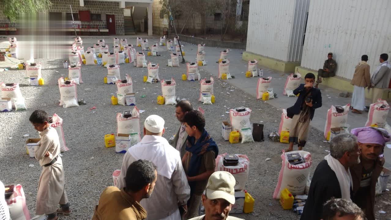 تدشين توزيع السلة الغذائية الرمضانية لأسر الشهداء والمفقودين في حجة