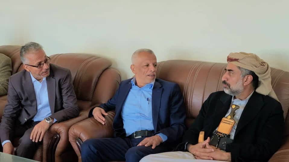 مناقشة جهود صيانة وتأهيل عدد من الطرق الرئيسية في المحويت