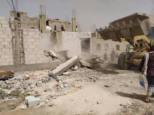 إزالة 35 مخالفة بناء في مديرية سنحان وبني بهلول بمحافظة صنعاء