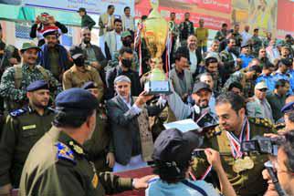 القائم بأعمال رئيس الوزراء يكرم الفائزين ببطولة الشهيد القائد للوحدات الأمنية