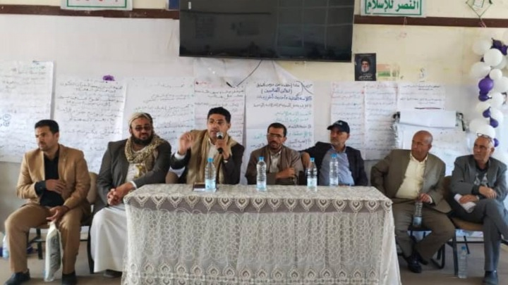 لقاء موسع لمناقشة التهيئة للمسح الميداني وخطط التمكين الاقتصادي في مديرية الثورة