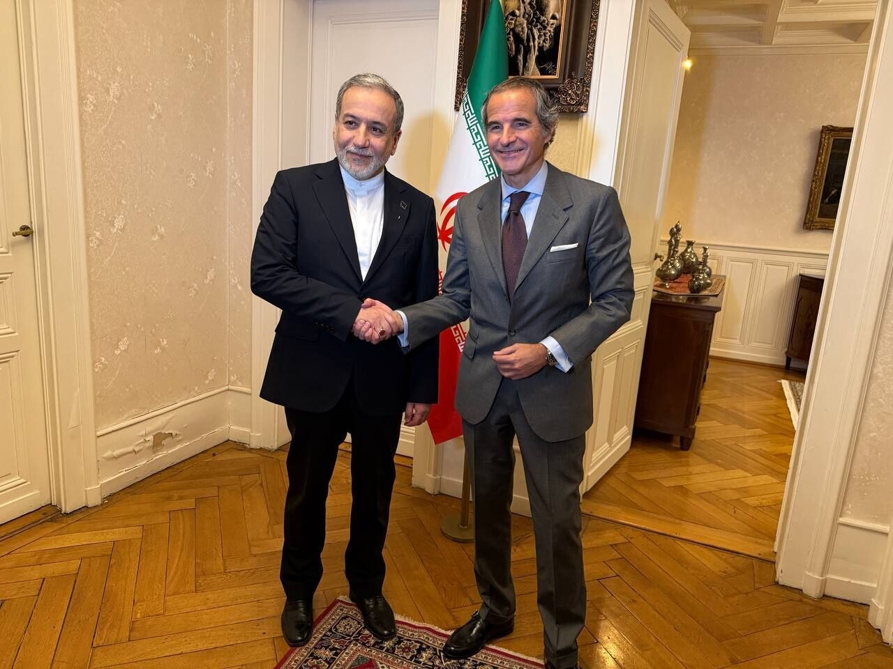 عراقجي يلتقي المدير العام للوكالة الدولية للطاقة الذرية في جنيف