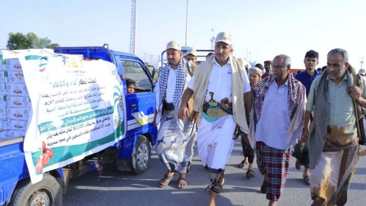 محافظ الحديدة يدشن مشروعي توزيع زكاة التمور ووجبات الافطار الرمضانية