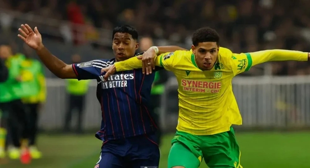 الدوري الفرنسي.. أولمبيك ليون يفوز على نانت بهدف وحيد رغم النقص العددي