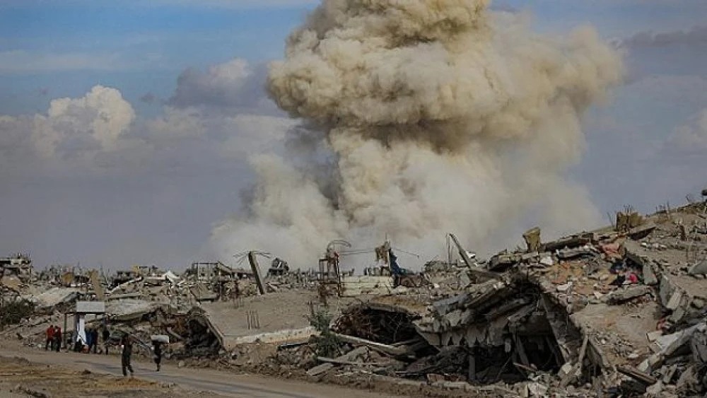 العدو الصهيوني يواصل خروقاته بقصف ونسف مربعات سكنية في غزة