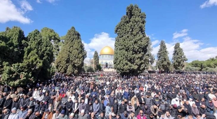 100 ألف مُصلٍّ يؤدون الجمعة الثانية من رمضان في المسجد الأقصى