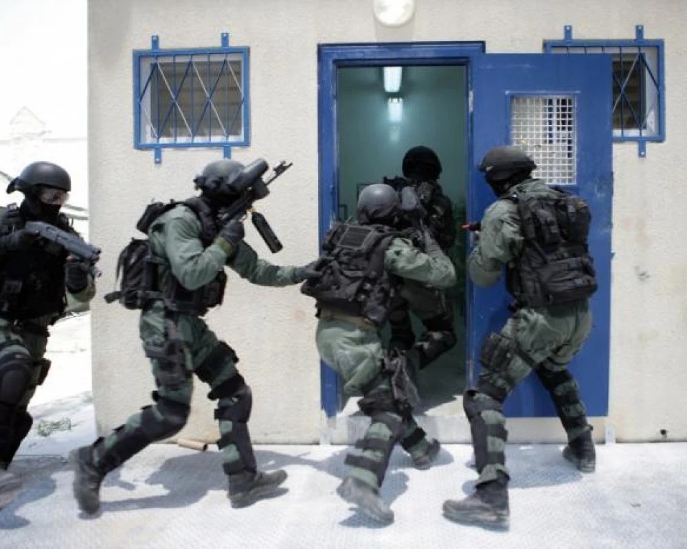 نادي الأسير الفلسطيني: تزايد الحالات المرضية وسط اعتداءات وانعدام العلاج في سجن “عوفر”