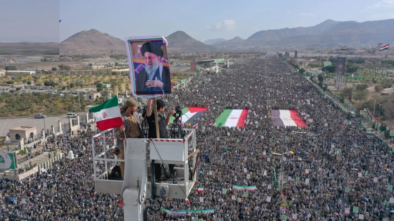 مسيرة كبرى بالعاصمة صنعاء تضامنًا مع الشعب الإيراني وإعلان للجهوزية الشاملة لأي تطورات