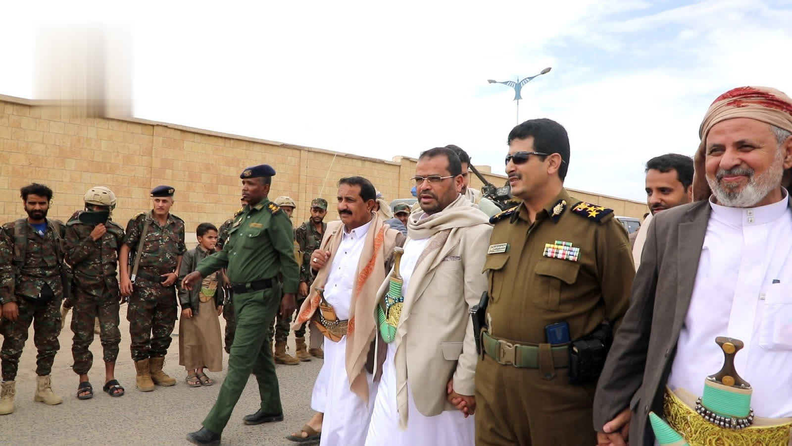 تتفقد أحوال الجرحى والمرابطين في النقاط الأمنية بصعدة