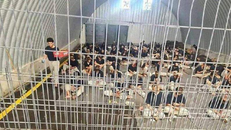 العدو الصهيوني يُصدر أوامر بالاعتقال الإداري والتجديد لـ 68 أسيرًا