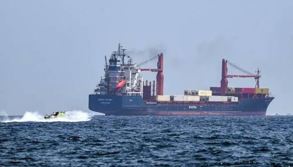 البحرية الأمريكية ترفض مرافقة السفن في مضيق هرمز