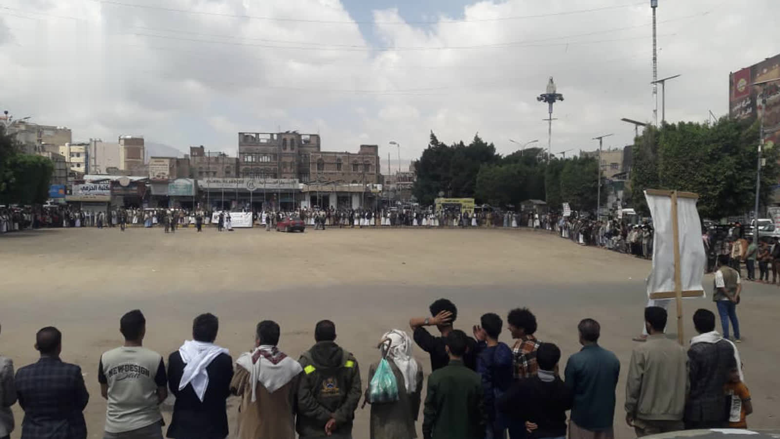 وقفة حاشدة في مديرية التحرير بالأمانة بيوم الصمود وتأييداً للقوات المسلحة