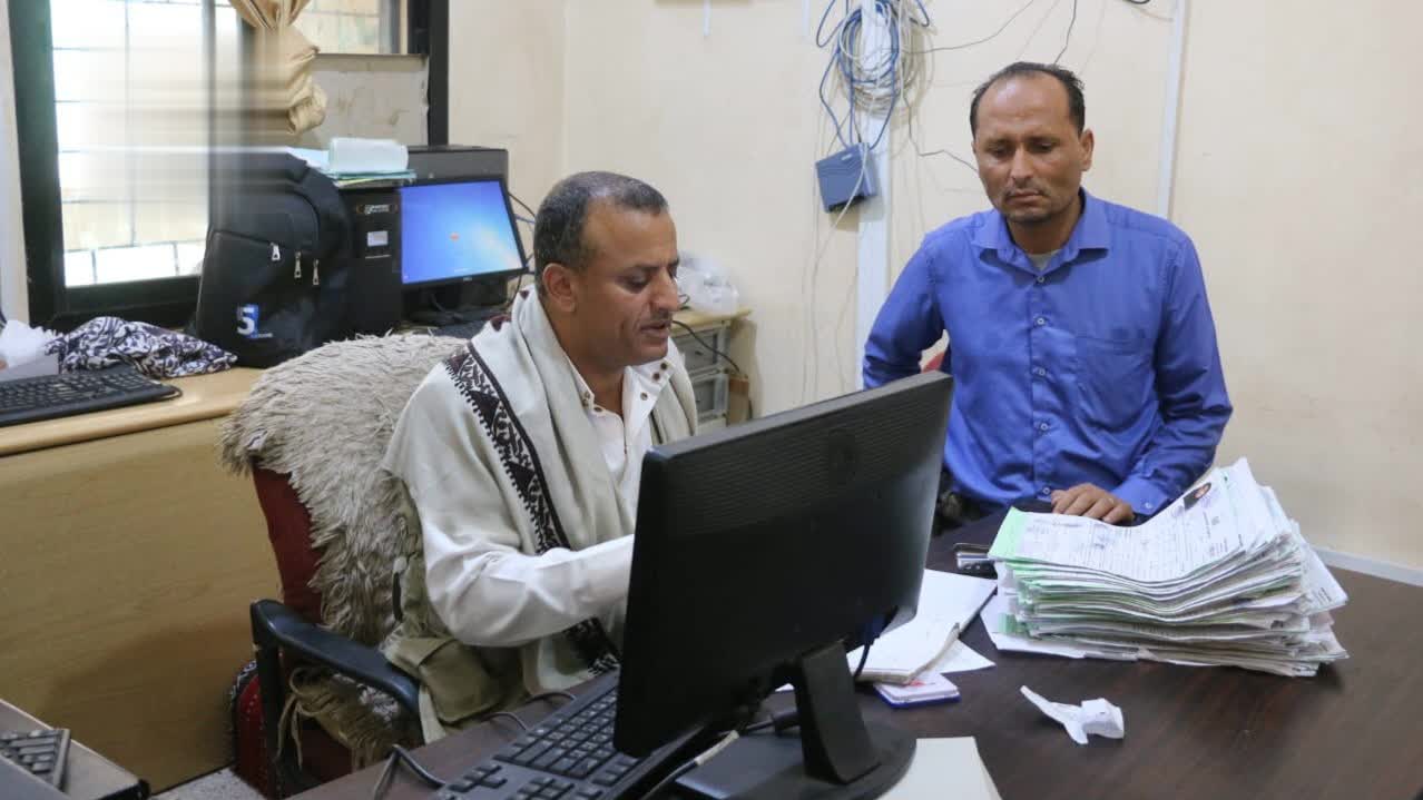 تفقد مستوى الأداء والانضباط في عدد من المكاتب التنفيذية بتعز