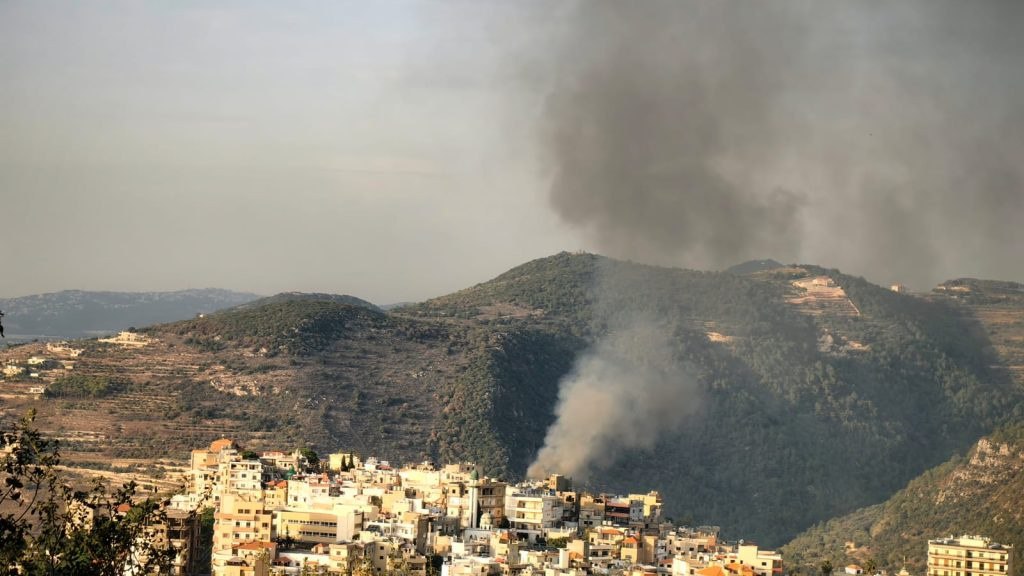 إصابة 11 مدنياً في غارتين للعدو الإسرائيلي على جنوب لبنان