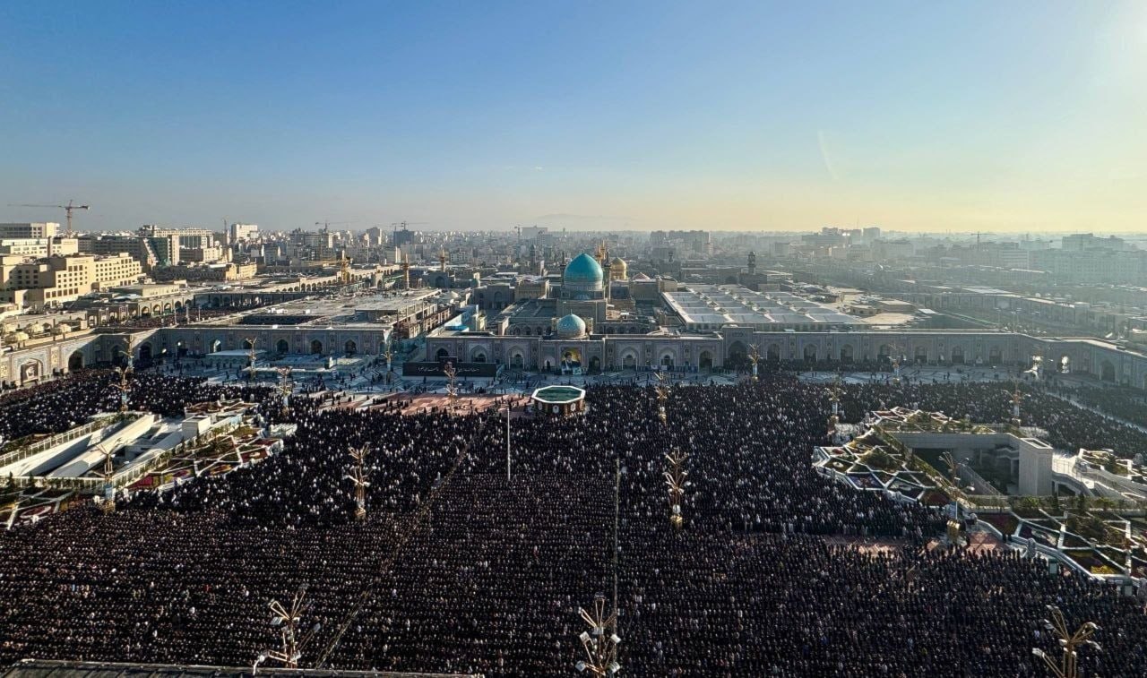 ملايين الإيرانيين يؤدون صلاة عيد الفطر في مختلف أنحاء البلاد