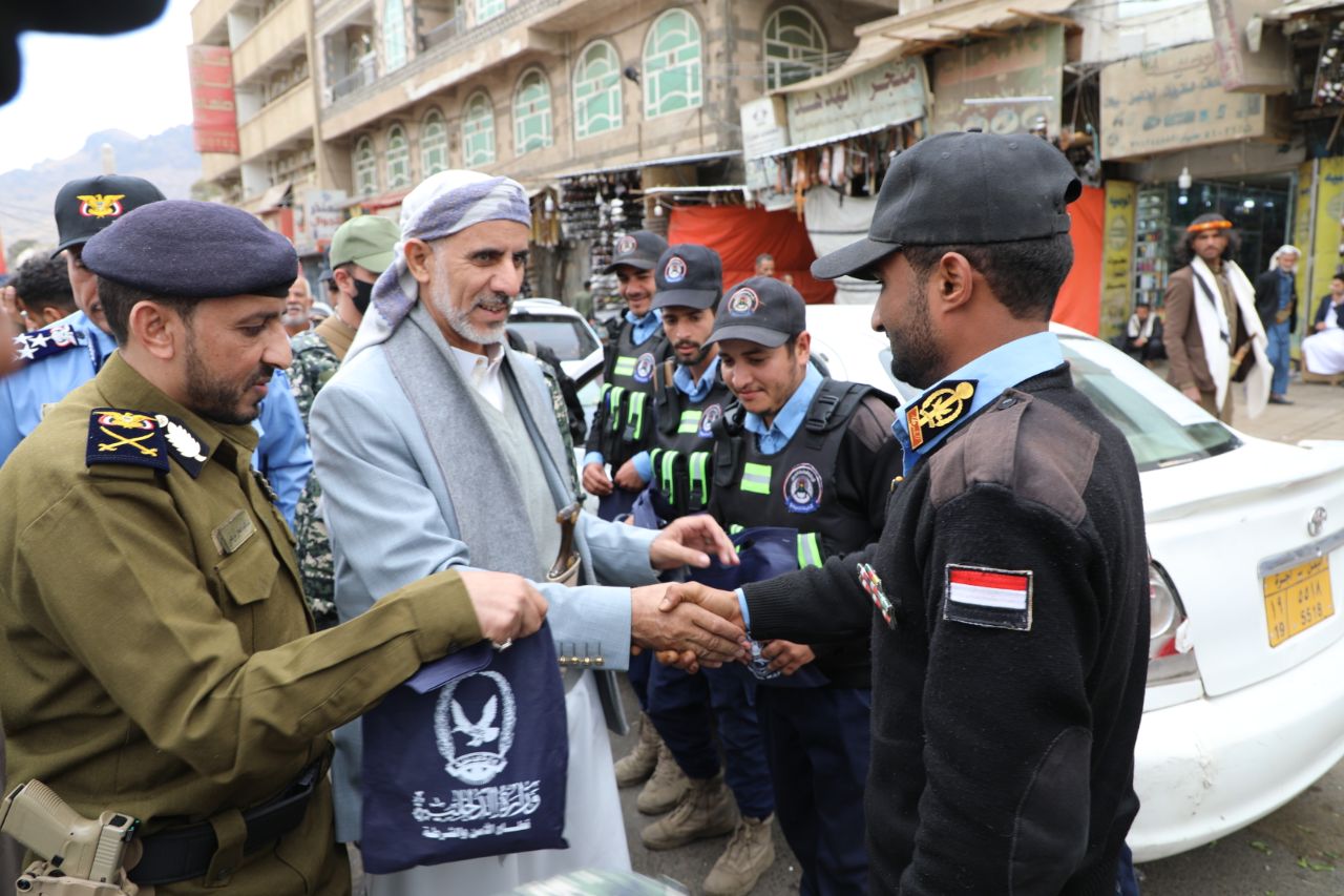 العلامة مفتاح يُكرم عددًا من رجال الأمن المرابطين في خدمة المجتمع