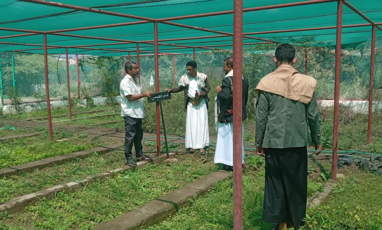 الاطلاع على سير العمل في مشتل ورزان الزراعي في خدير بتعز